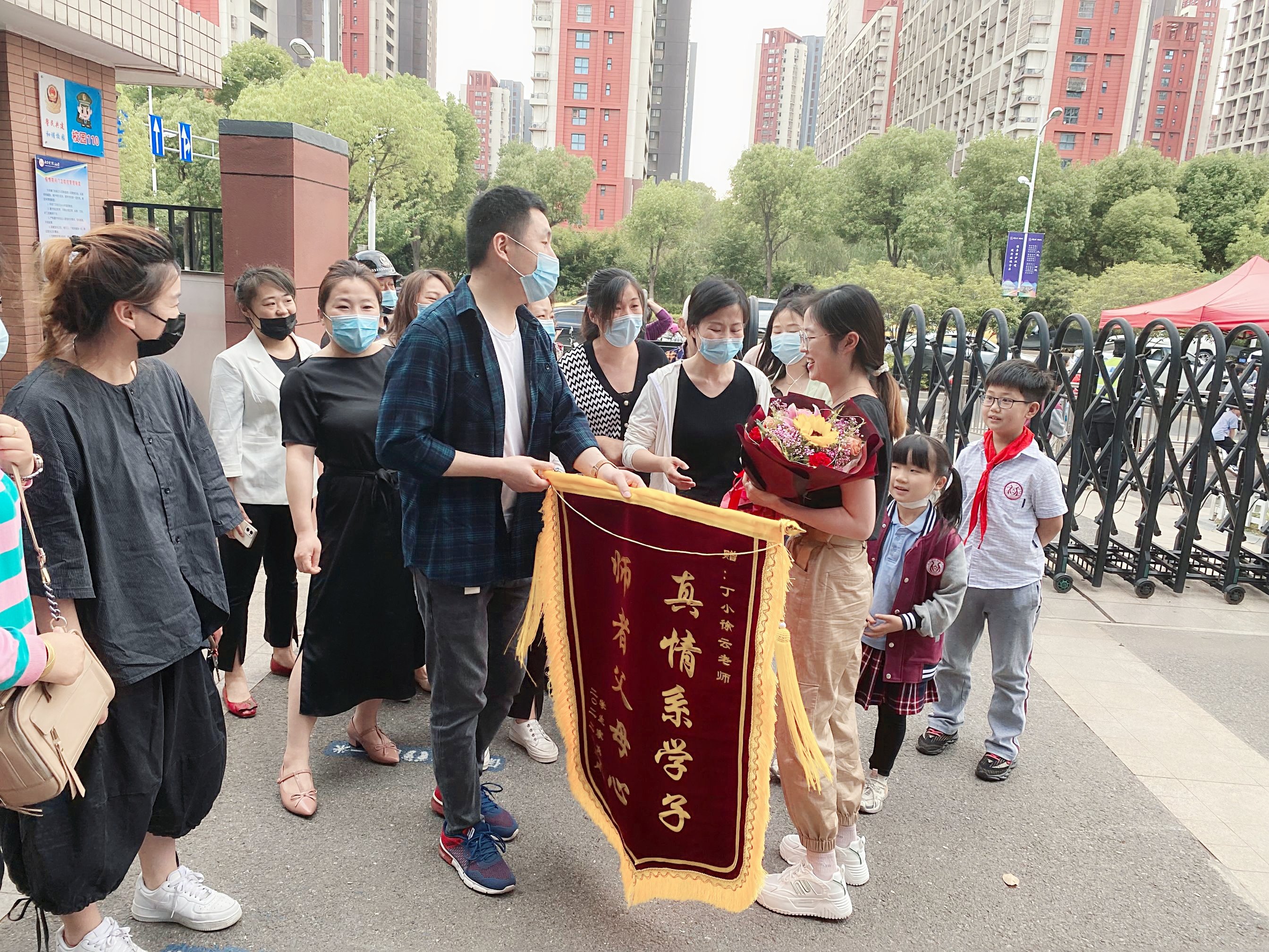【丁香汉声 师德师风】言传身教 润物无言_html_6607709e.jpg