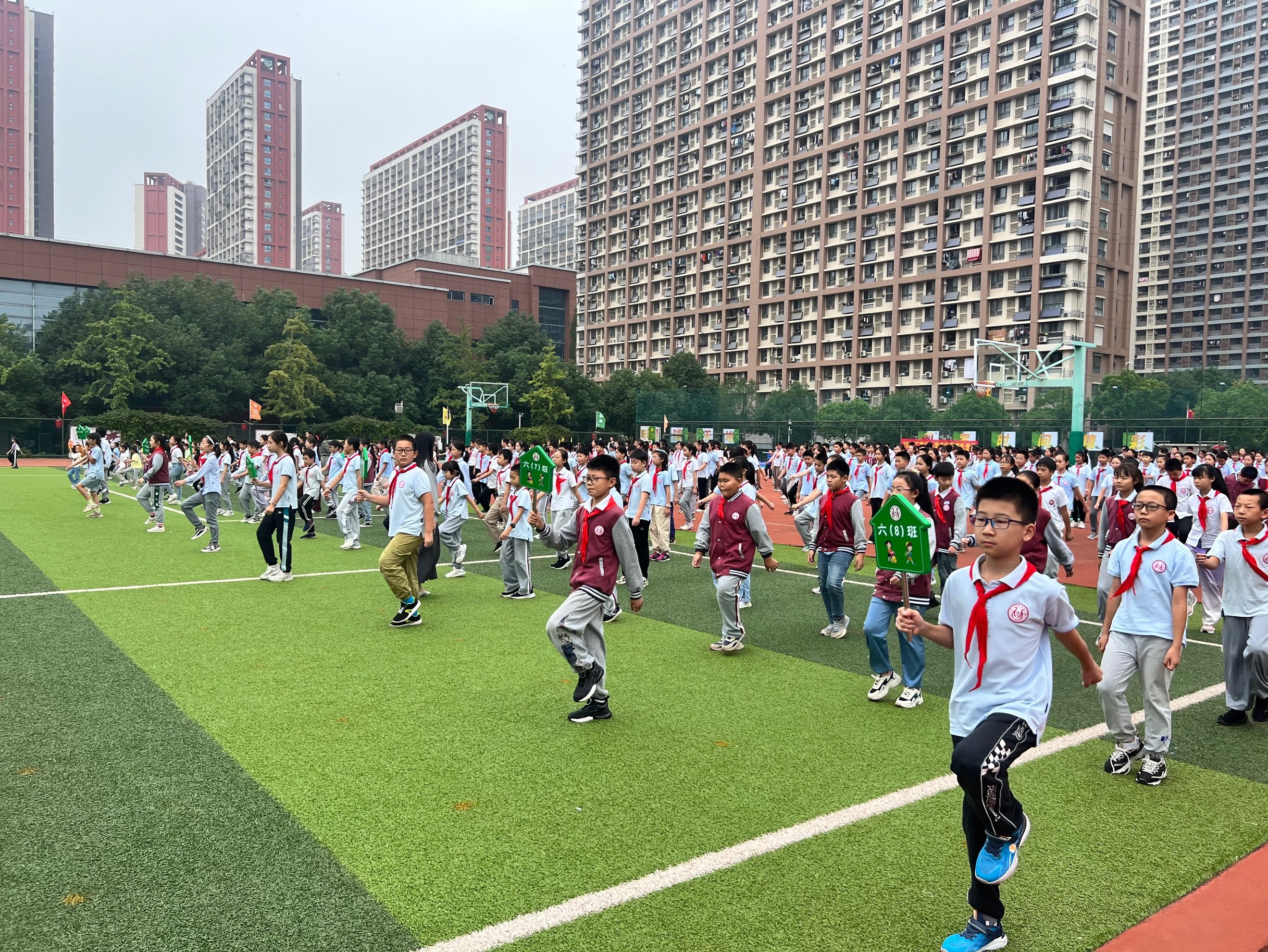 【丁香汉声·学生成长营】队形队列展英姿 雏鹰昂扬绽芳华_html_m157a93a0.jpg
