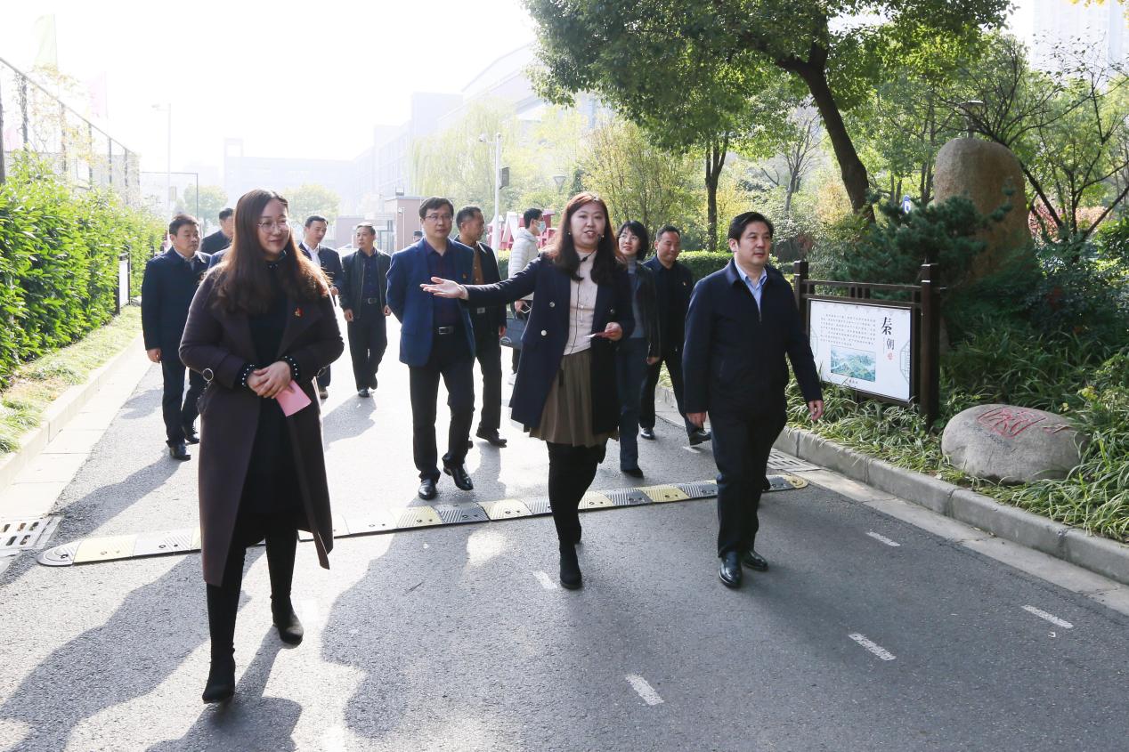 11.29省民委视察南京市丁家庄小学“红石榴家园”创建工作_html_m5575eebe.jpg