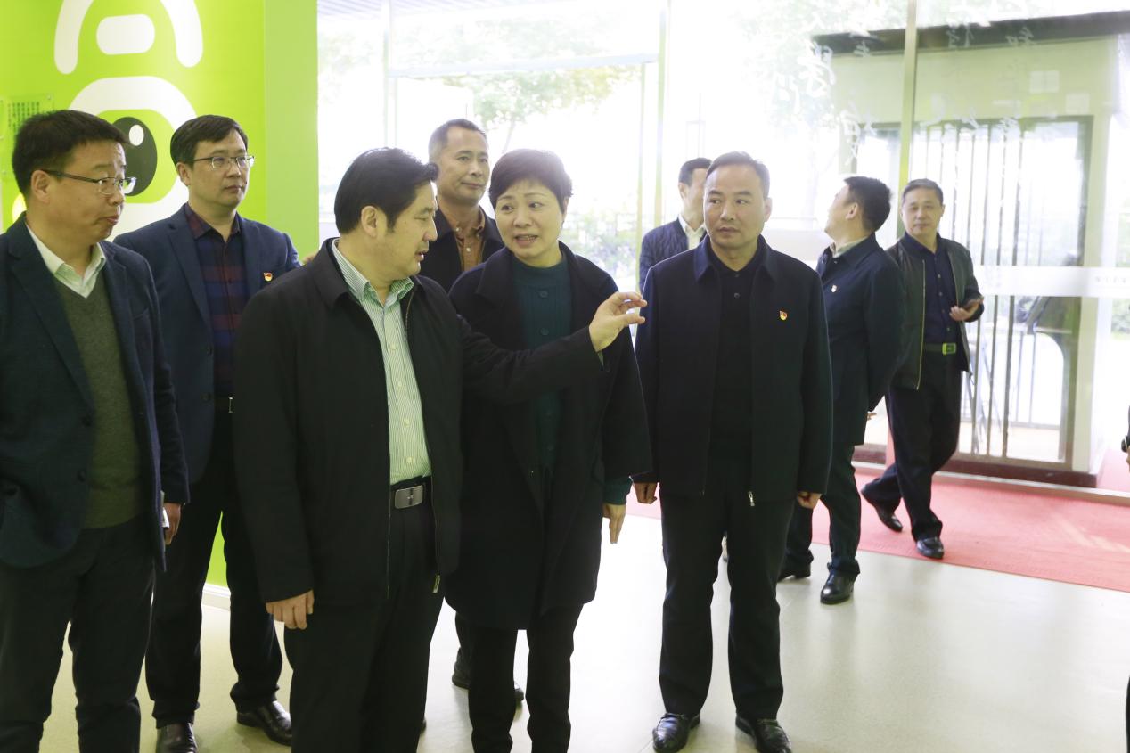 11.29省民委视察南京市丁家庄小学“红石榴家园”创建工作_html_m213c0a6c.jpg