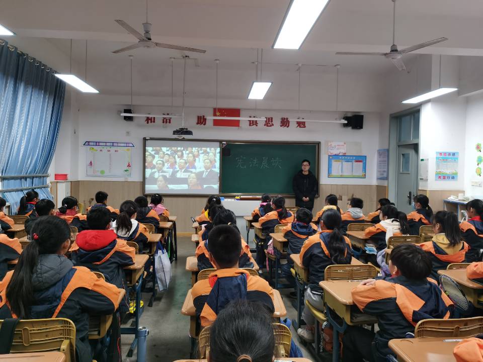 【丁香汉声·学生成长营】“宪”给你，最好的保护！(1)_html_50f20197.jpg