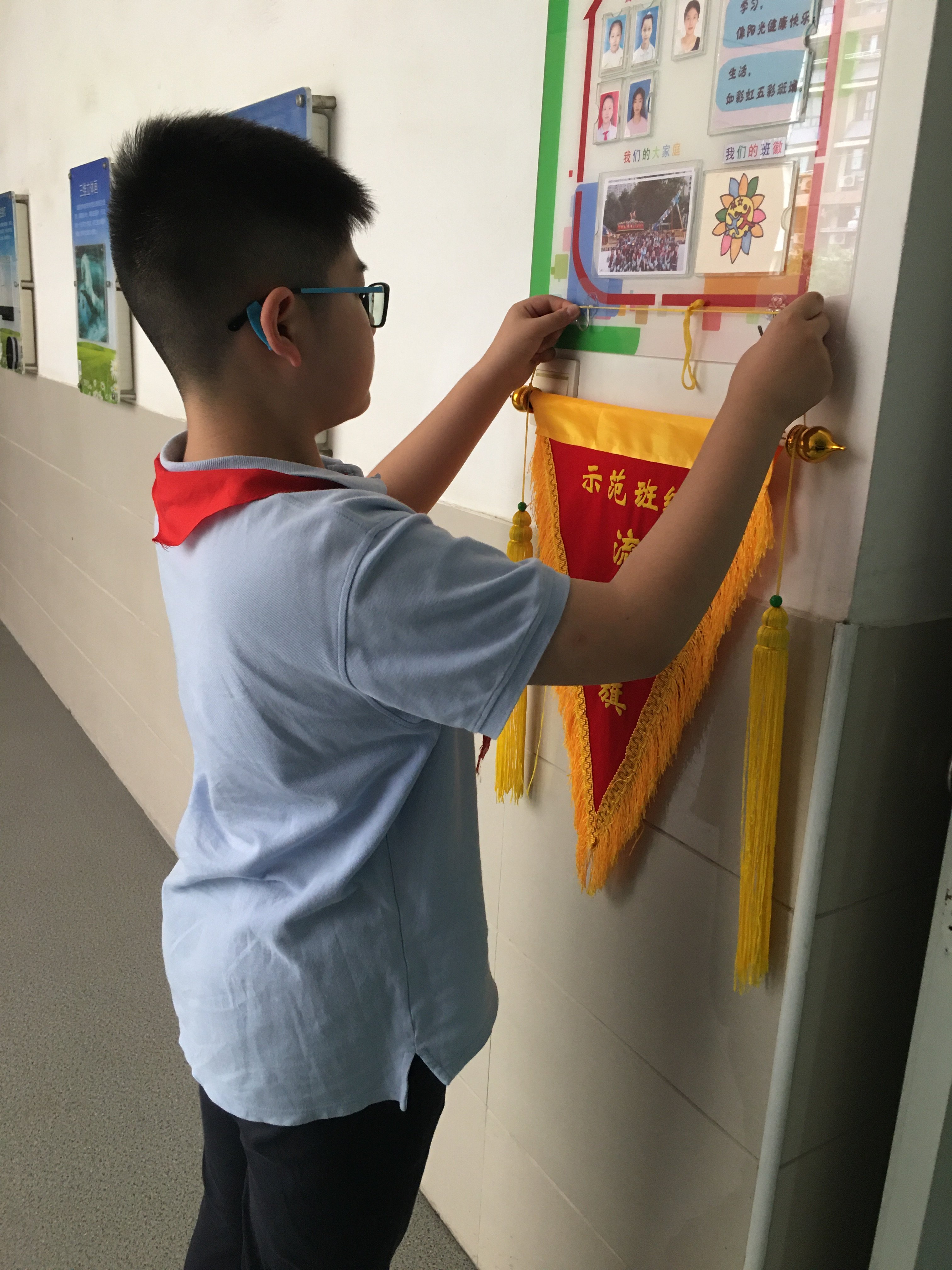 第四周升旗报道_html_21e4d515.jpg