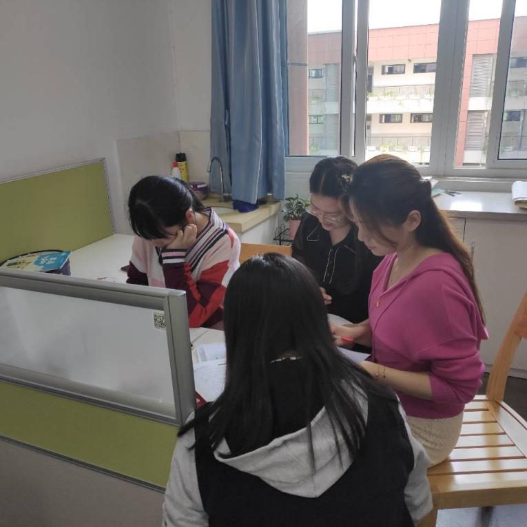 英语组集体备课报道2022.5.9_html_167355e7.jpg