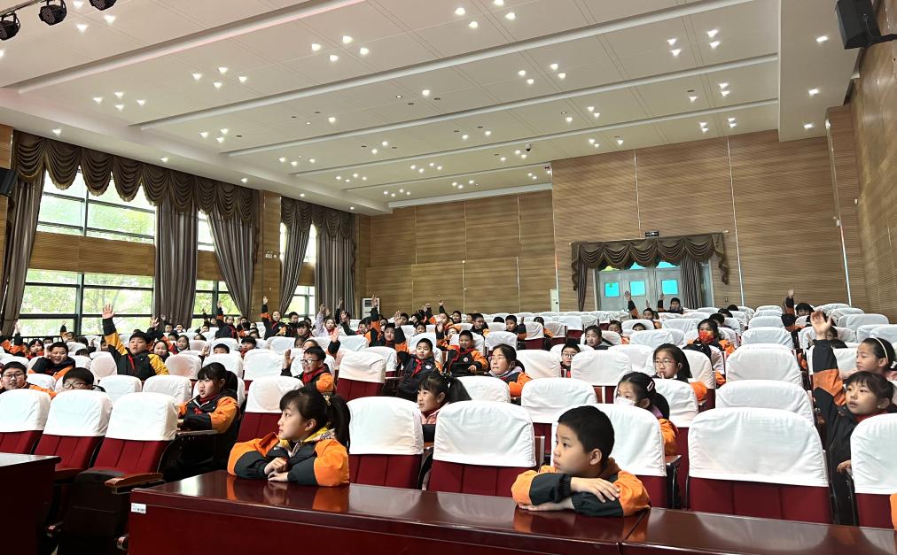 【丁香汉声·学生成长营】快乐学期  安全出行_html_3fe7476.jpg