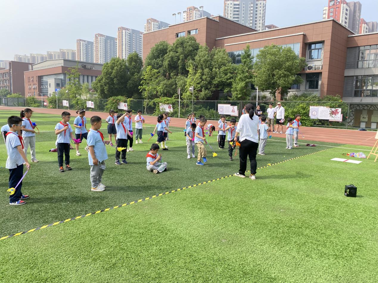 踢毽子公开课报道_html_m43d4da72.jpg