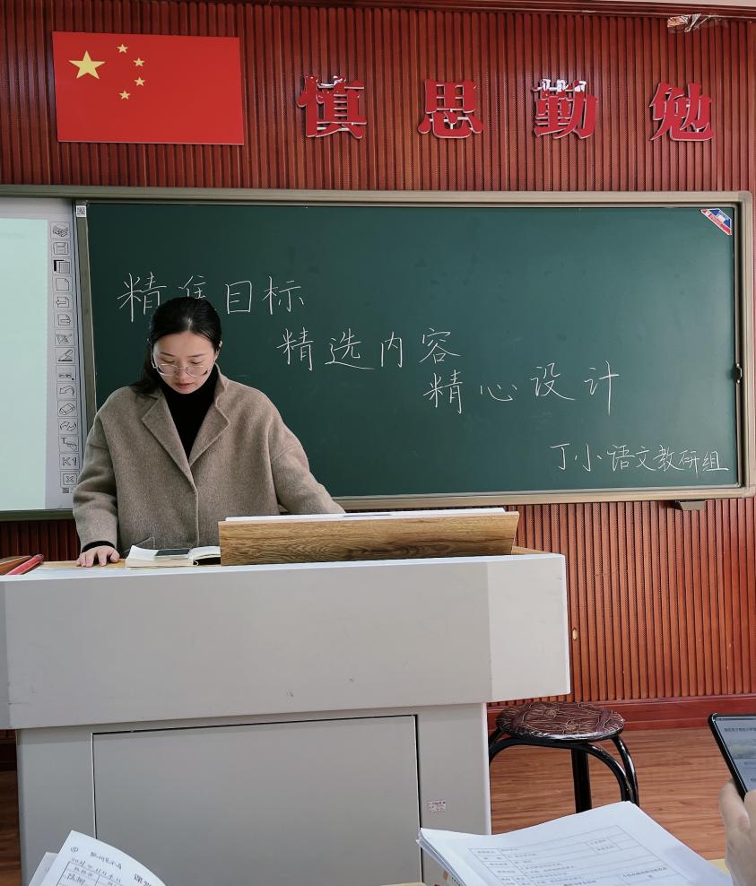 11.9语文组集体备课报道“教研花开,芬芳满怀”_html_m4e58786.jpg