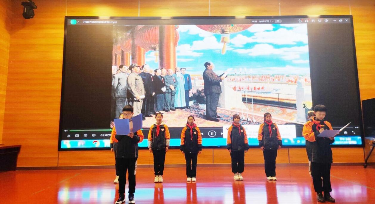 六年级诵读比赛报道(1)_html_m78590ca9.jpg