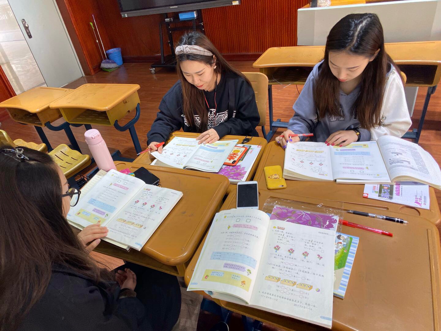 二年级数学4月23日备课报道_html_6245aba2.jpg