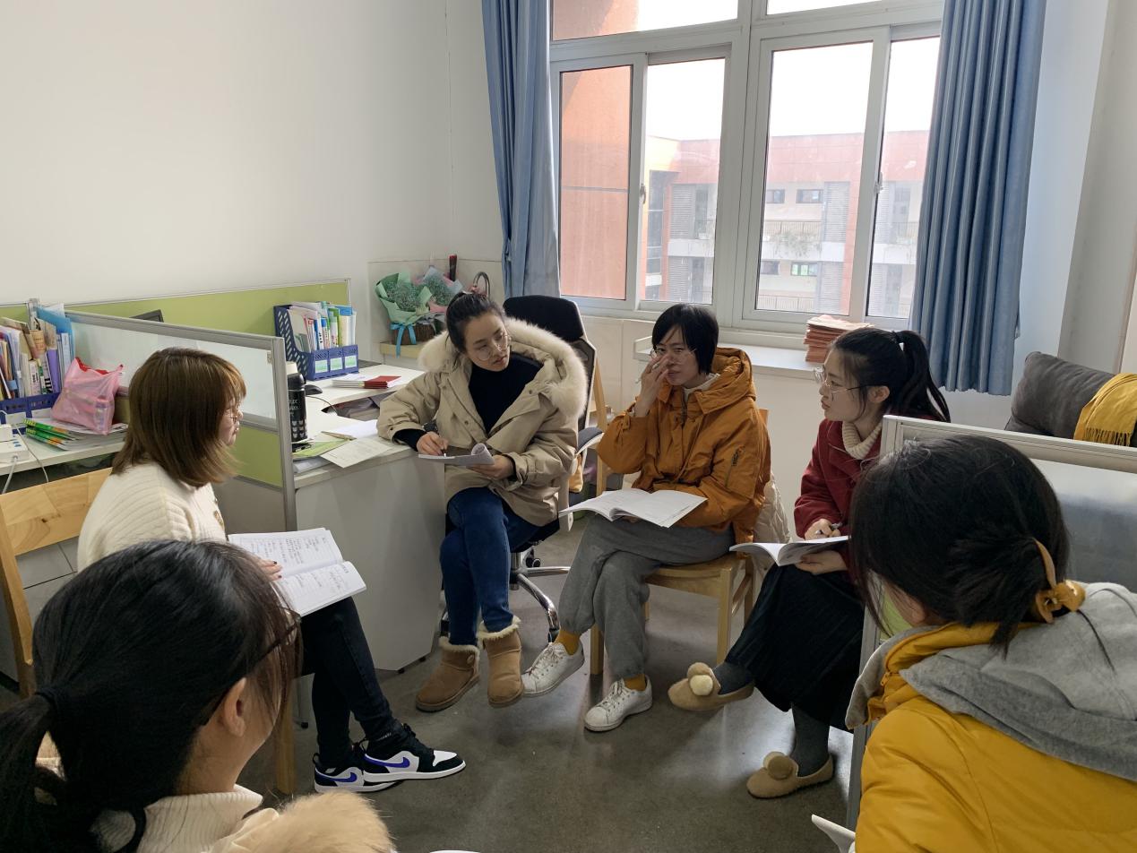 同教研，促成长——记丁家庄小学综劳组第一次教研活动_html_6fe83e22.jpg