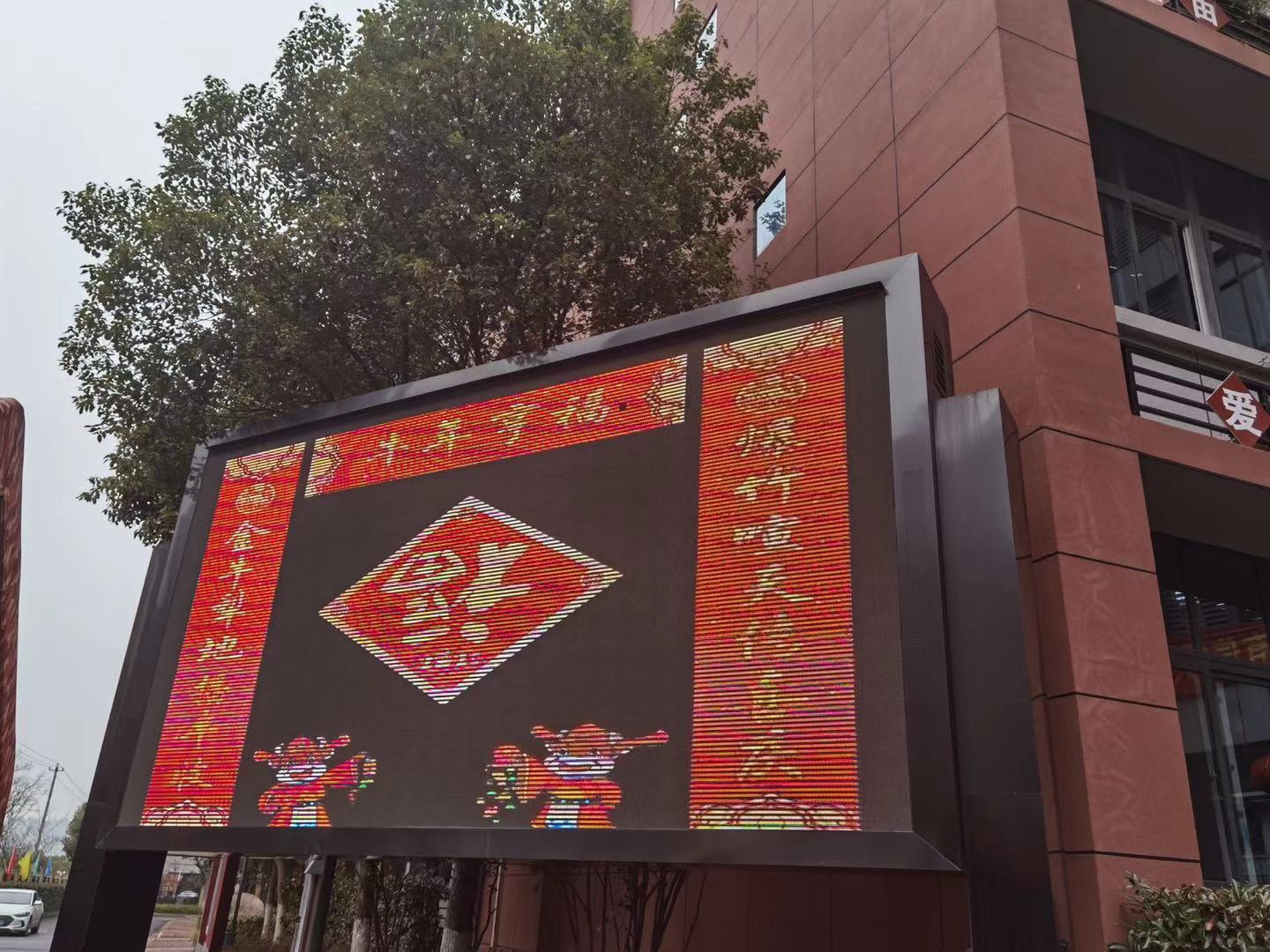 【丁香汉声】笔墨飘香冬日暖 师生共写迎新春_html_314c636.jpg