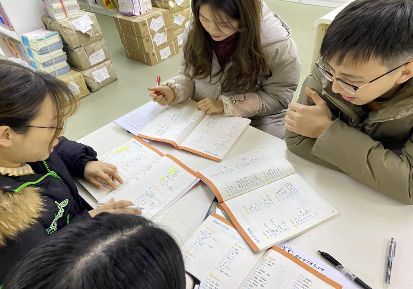 12.28英语组期末复习集体备课报道_html_m44a336ce.jpg