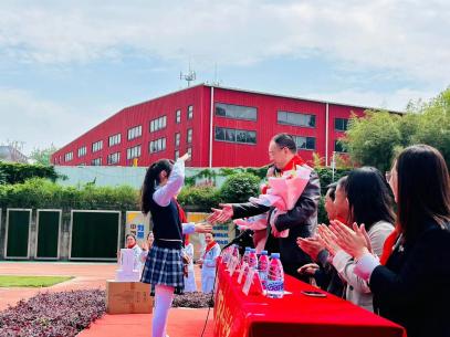 孙晨希-【丁香汉声】合力共筑“睛”彩未来——记近视防控护眼教室捐赠活动2023.5.11_html_24432a8d.jpg