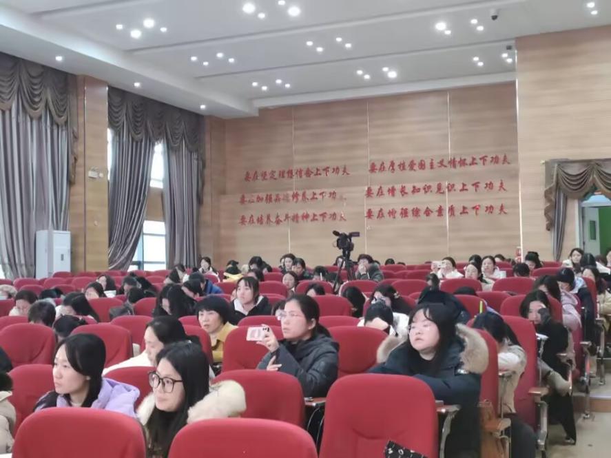 新课标 新教学 新教研——栖霞区小学语文低年级“伴随性评价”专题研讨活动（符飞玲、朱颖）_html_2dc3dfbb.jpg