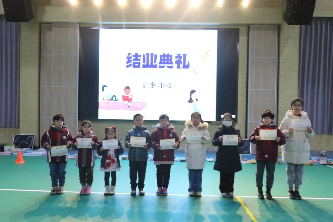 结业典礼_html_5fca800c.jpg