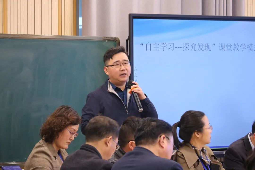 领导_html_m3d995aa9.jpg