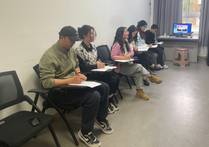 指向小学生数学语言发展_html_3cb8769d.png