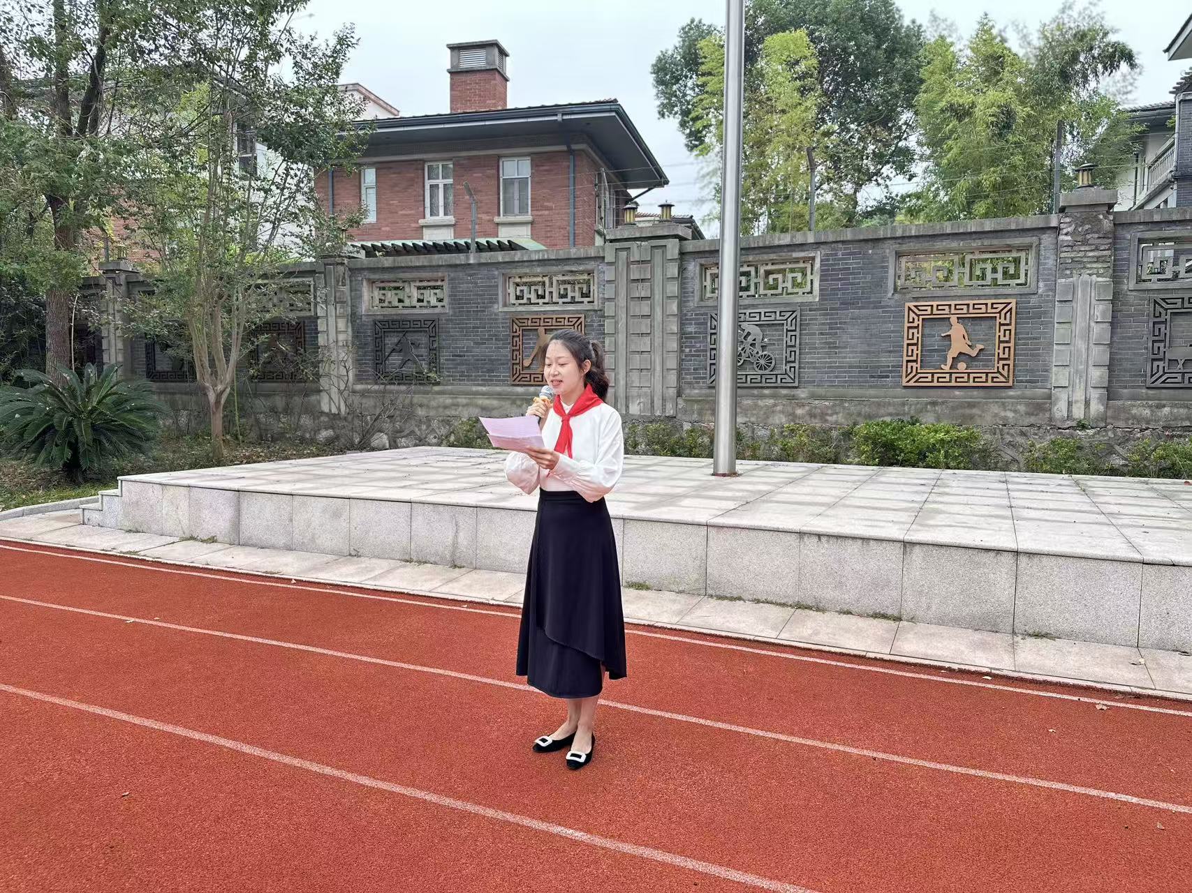 【书院紫金】争做新时代好队员——记紫金小学二年级入队仪式_html_m49099876.jpg