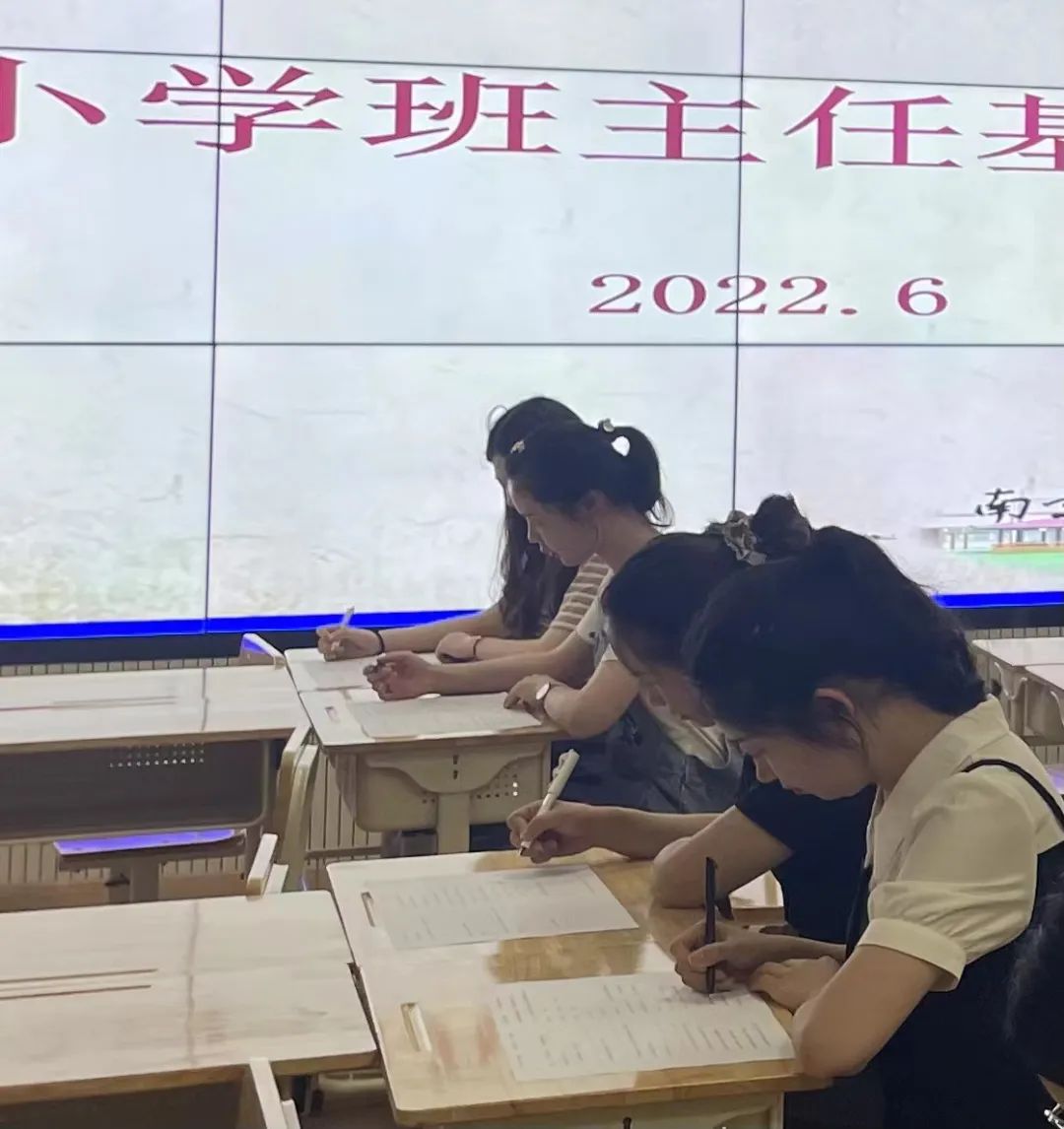 班主任_html_m1a5891b8.jpg