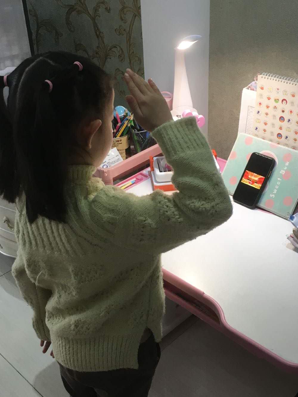 致敬，巾帼英雄——记紫金小学线上主题队会课