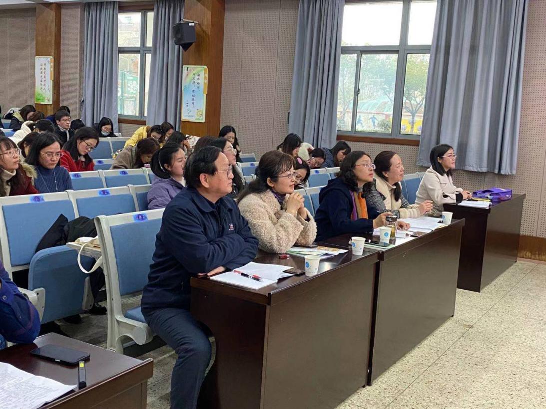 2021.3.1新学期语文教学工作会议报道_html_d4d5116.jpg
