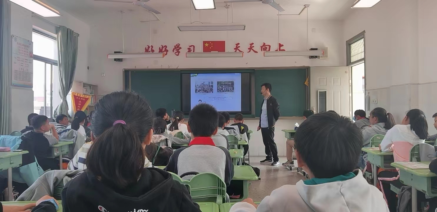 10.14行政听课抓常规_html_22bd7616.jpg