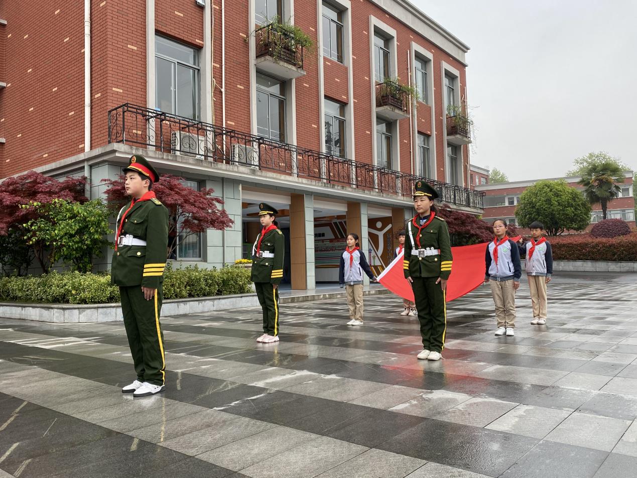 第八周升旗仪式报道_html_6d2a4776.jpg