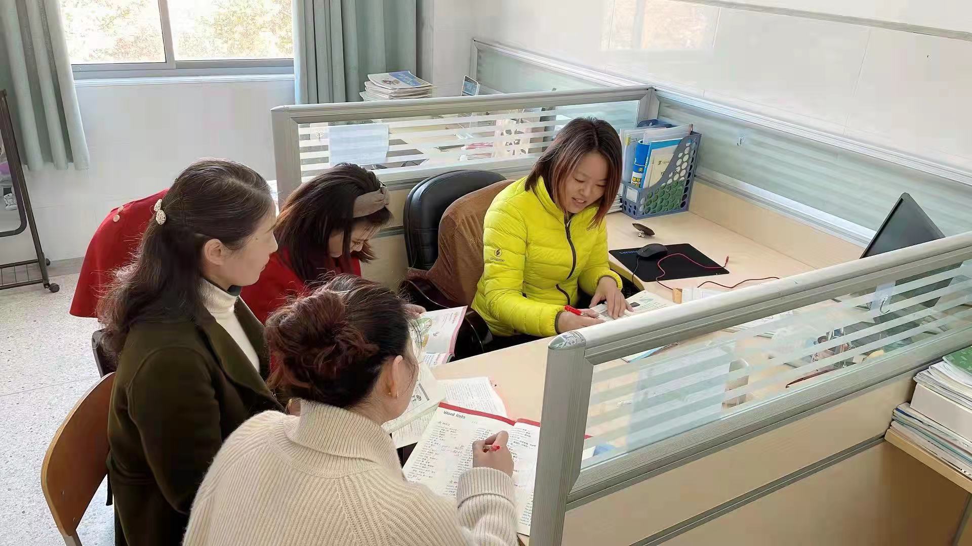 英语组教研活动报道2021.11.26_html_6bf186d8.jpg