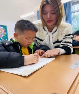课后服务抓落实 党员教师在行动(一)_html_719e479b.jpg