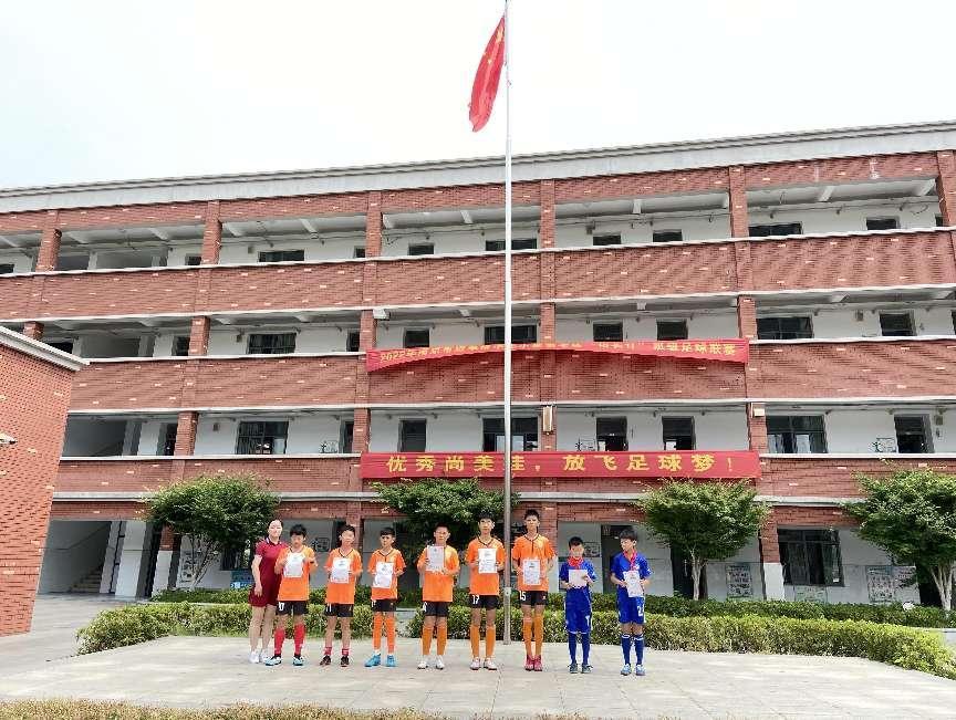优秀尚美娃,放飞足球梦--2022年迈皋桥中心小学第七届“校长杯”班级足球联赛_html_m4b6bcb58.jpg