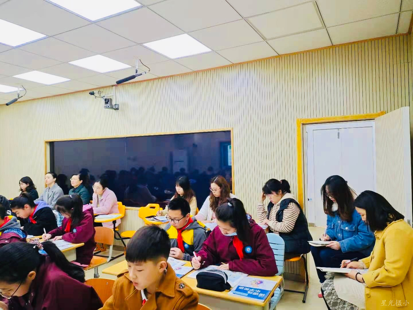集体观课.JPG