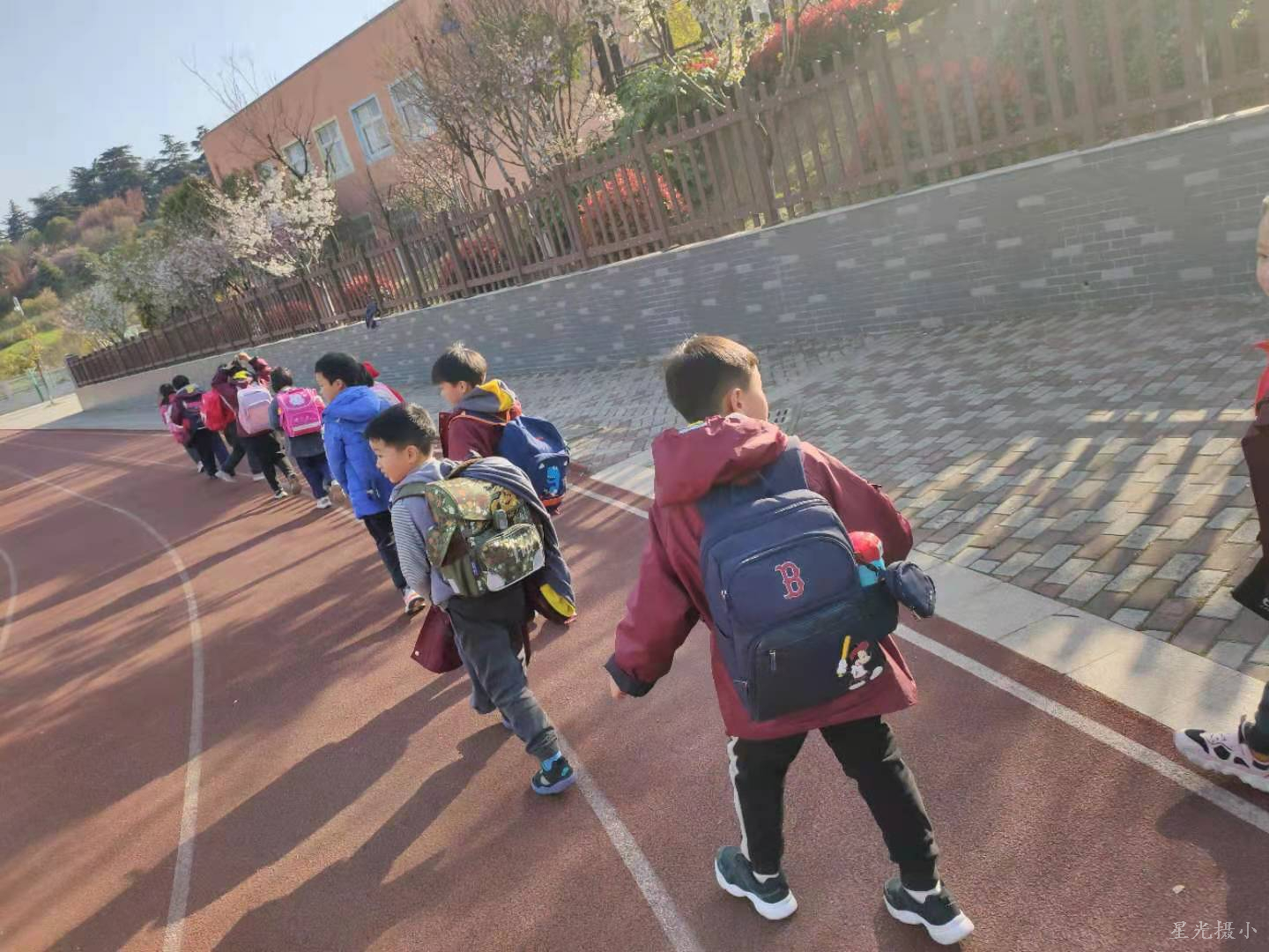 教师送队.JPG