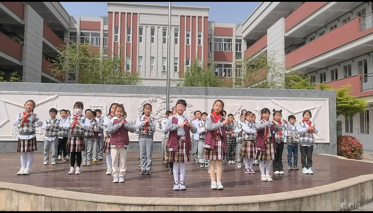 二6中队表演.jpg