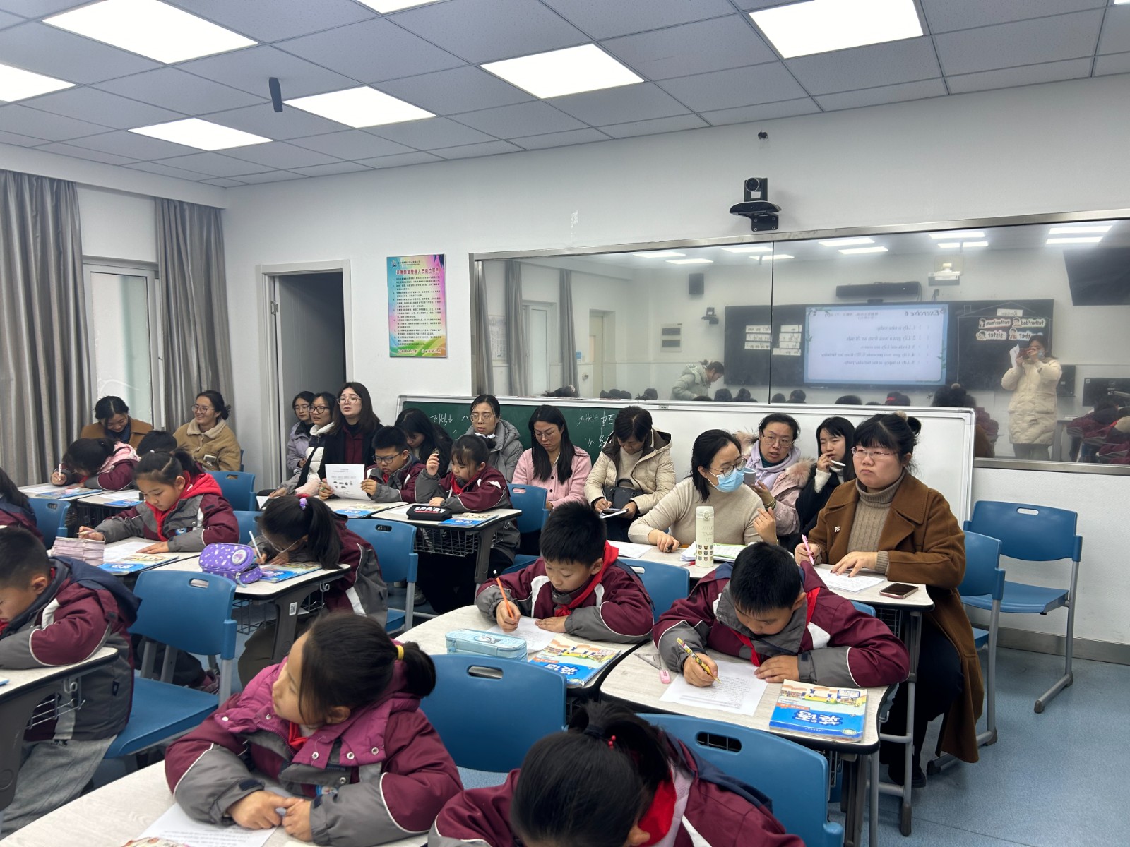 【星光摄小】夯实基础，趣味领航——摄山星城小学英语组大组教研活动