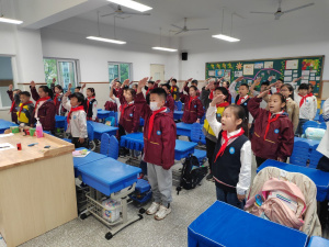 【星光摄小】热爱劳动 净化校园环境——摄山星城小学天佐路校区第十一周升旗仪式系列报道