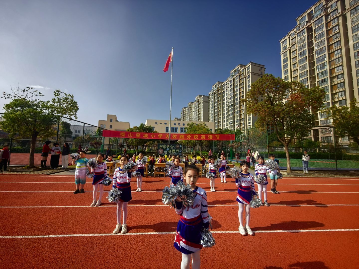 4国旗下表演.jpeg 4国旗下表演.jpeg