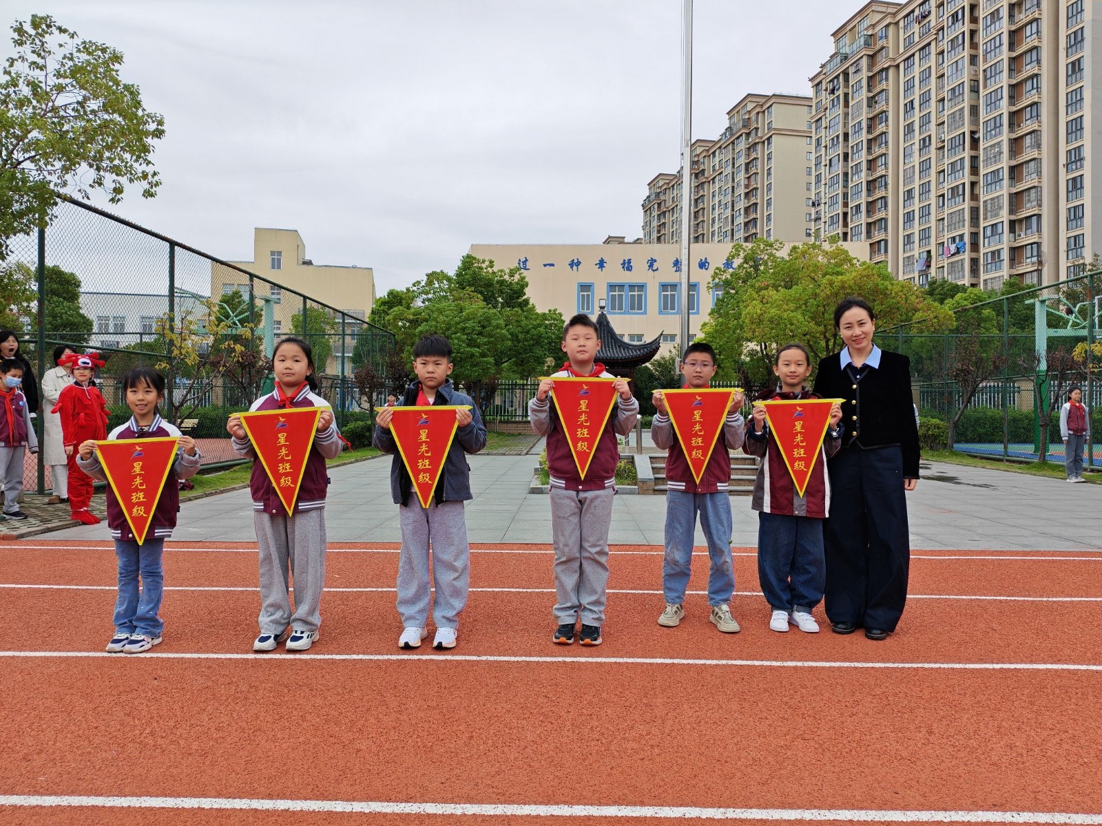 【星光摄小】秋冬季节传染病防空宣传——摄小天佐路分校第八周升旗仪式系列报道