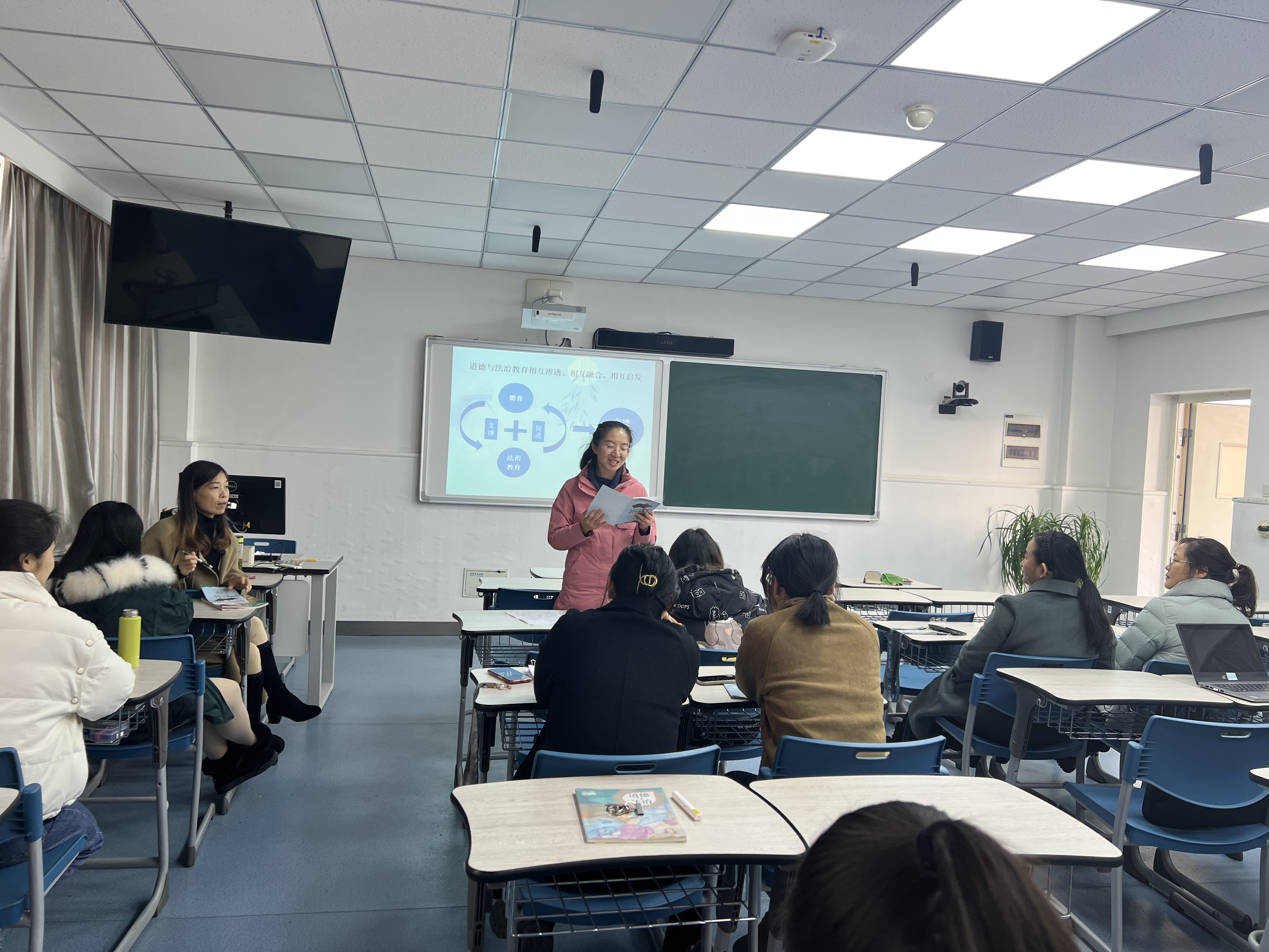 【星光摄小】团队共教研 交流促成长 ——摄山星城小学《道德与法治》校本教研（二）