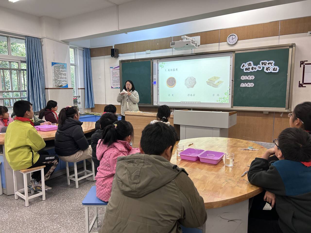 吕文欣老师上课.jpg