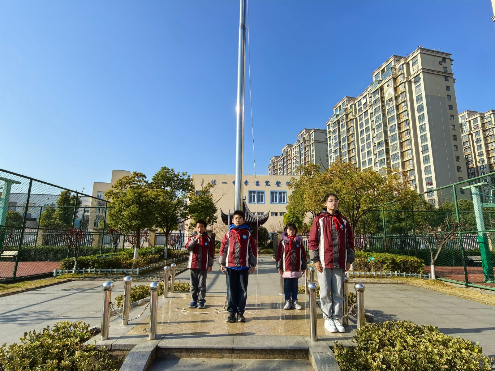 升旗手介绍.jpg