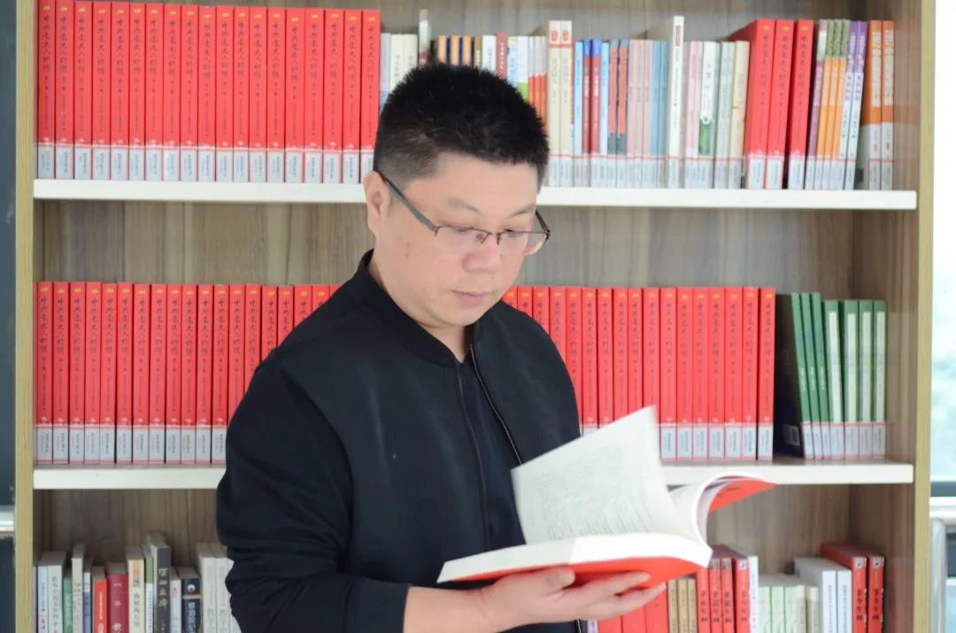 【毅行栖中·教师专访】守“政”创新 “治”在栖中——罗凯华老师个人介绍