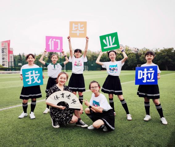 党员 梁美华_html_2307dc0.jpg
