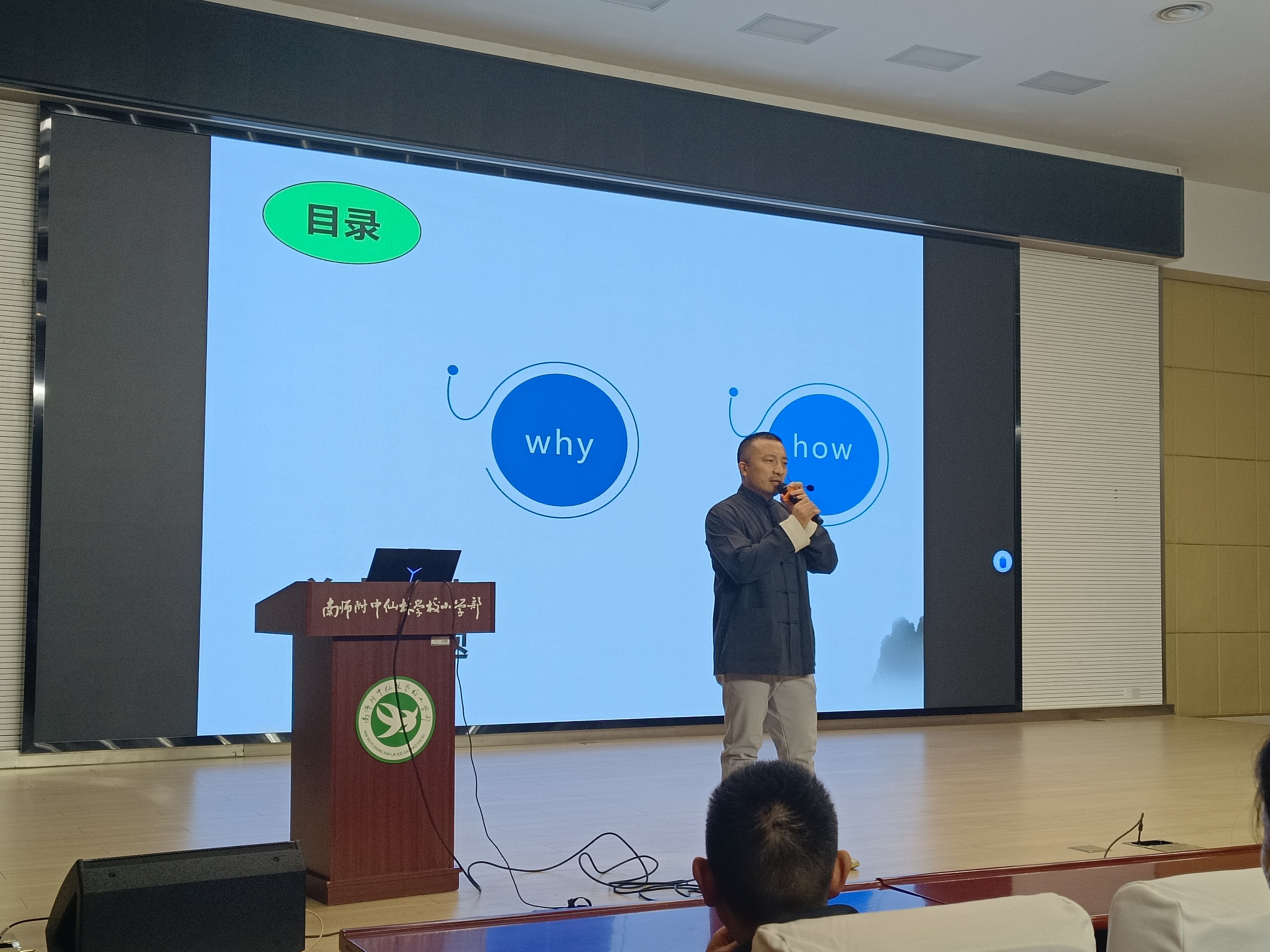 著名八段锦功法大师现身学校_html_m791af1b6.jpg