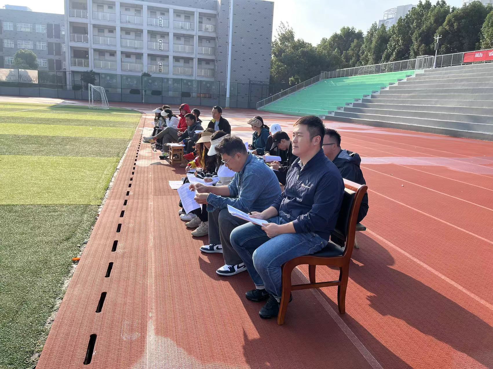 图文趣味田径：跑与游戏——各种姿势跑(2)_html_603d9767.jpg