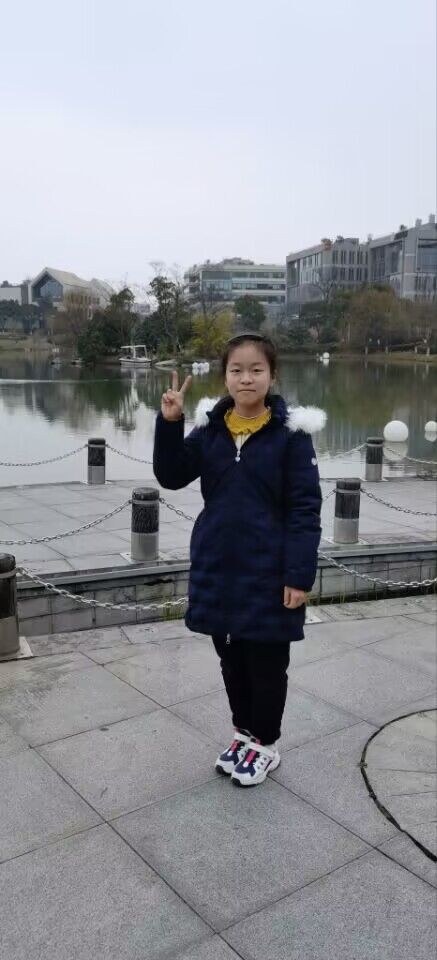 六10班陈玥荑照片.jpg