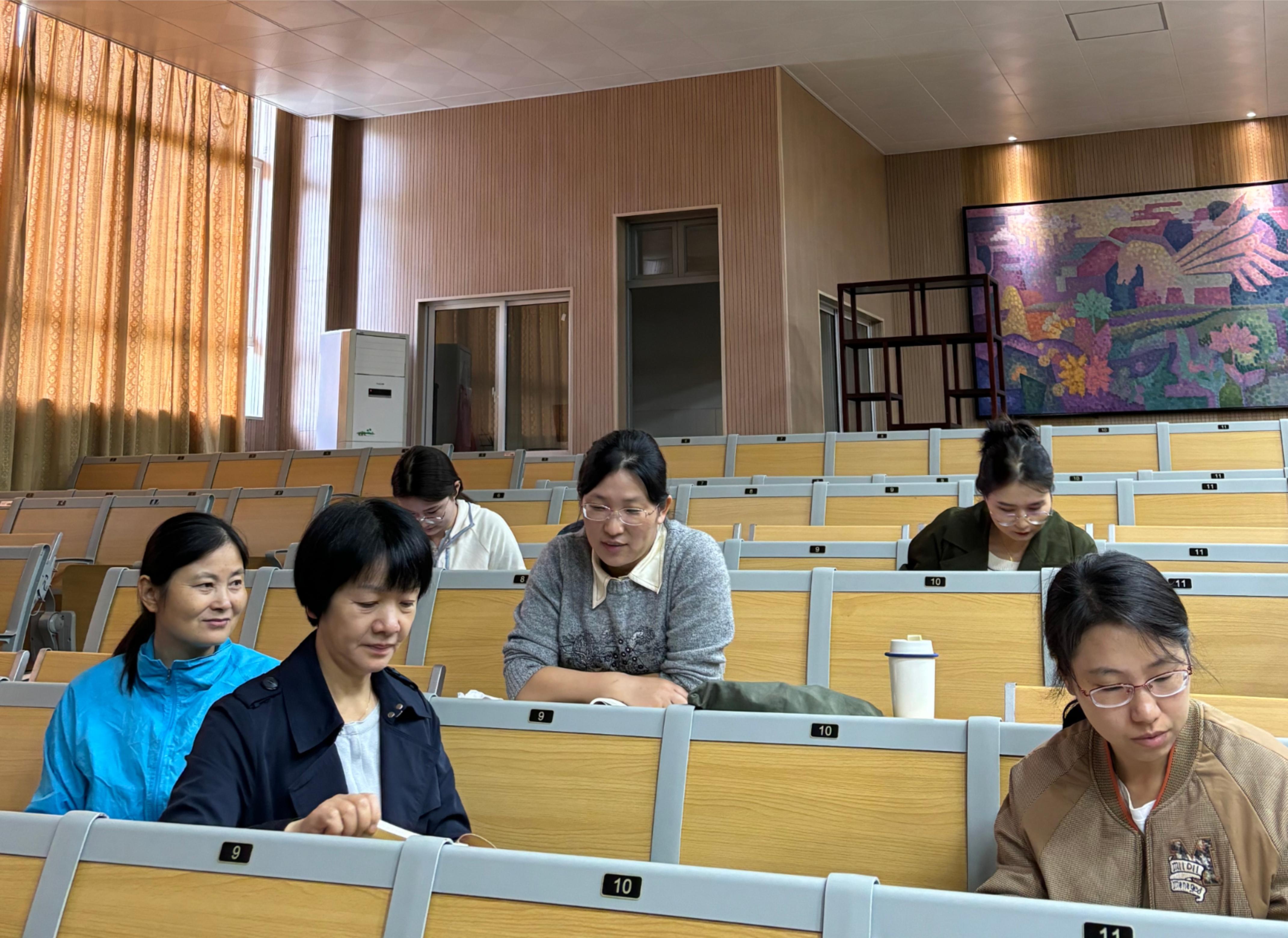 第三次集体备课新闻稿_html_m721bbd61.jpg