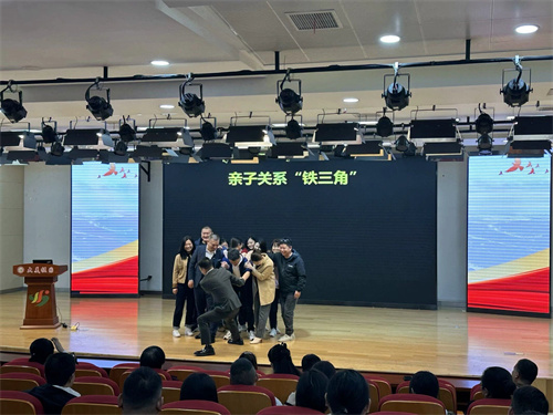 吴老师照片3.jpg