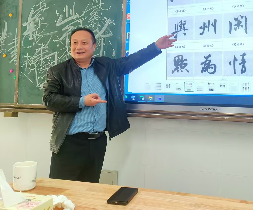 姜校长介绍.jpg