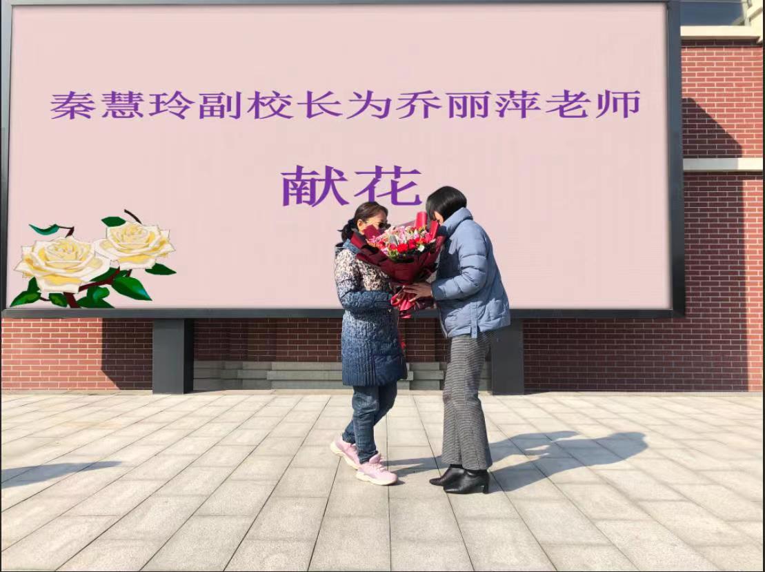 三尺讲台献青春_html_m889daca.jpg
