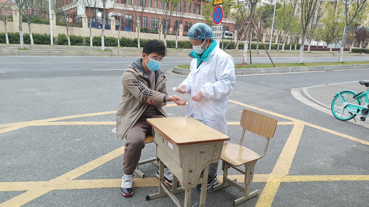 【安全伯乐】南京市伯乐中学开展疫情防控演练_html_1fa03305.jpg