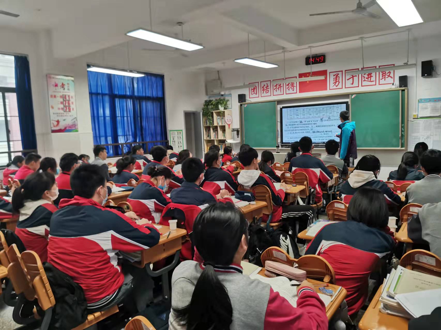 九年级复课新闻稿_html_m26d900ec.jpg